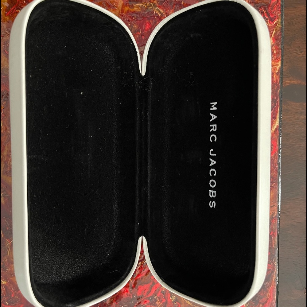 Marc Jacobs eye case white